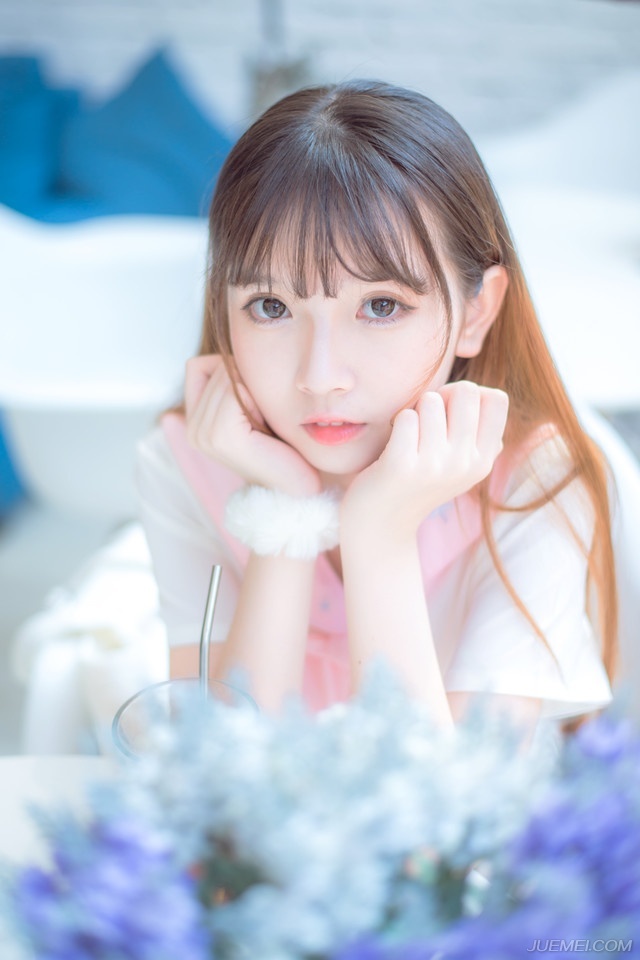 “末将张任，谢主公不罪之恩。”张任此时只有苦笑着从雄阔海手中结果将印。